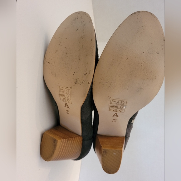 Anthropologie Wonderlust Charcoal Suede Ankle Booties 9 - Picture 9 of 12